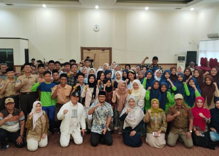 Fakocil bersama Dinas Pemberdayaan Perempuan, Perlindungan Anak, Pengendalian Penduduk, dan Keluarga Berencana (DP3AP2KB) Kota Cilegon menggelar kegiatan bertajuk “Forum Anak Hebat, Indonesia Kuat Menuju Indonesia Emas 2045.” di Aula Setda Kota Cilegon, Sabtu, (26/7/2025).
