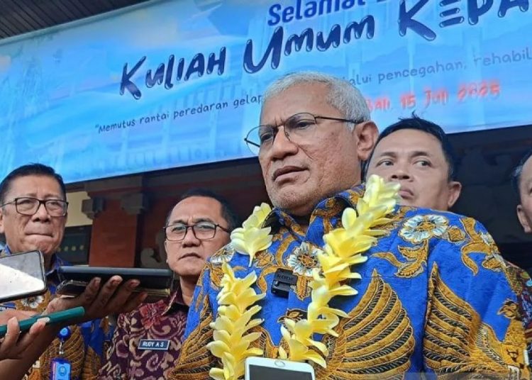 Kepala BNN RI Komisaris Jenderal Polisi Marthinus Hukom saat menjawab pertanyaan wartawan, di Bali, Selasa (15/7/2025).