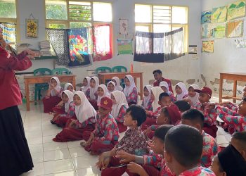 Mahasiswa KKM Kelompok 61 UNIBA Edukasi Anak-Anak SDN 01 Margaluyu, Soal Manfaat Cuci Tangan