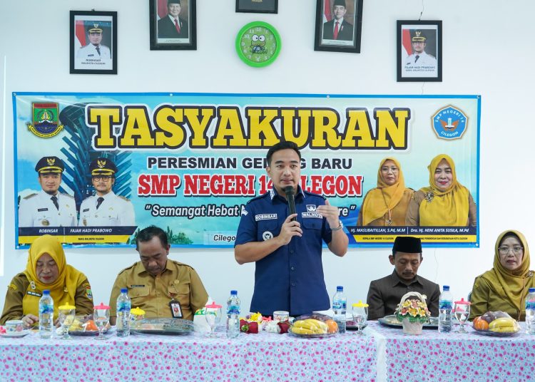 Walikota Cilegon Robinsar meresmikan gedung baru Sekolah Menengah Pertama Negeri (SMPN) 14 Kota Cilegon di Kelurahan Taman Baru, Kecamatan Citangkil, Selasa (29/7/2025).