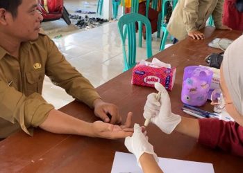 Cek Gula Darah di Desa Margaluyu, KKM 61 Uniba Ajak Warga Sadar Kesehatan