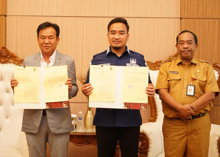 Pemerintah Kota Cilegon melakukan MoU dengan PT. Green Eco Teknologi terkait peningkatan kapasitas pengelolaan sampah di Tempat Pembuangan Sampah Akhir (TPSA) Bagendung, Selasa (29/7/2025).