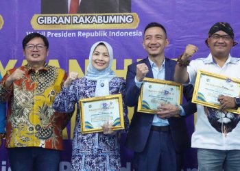 Dinilai Peduli Pengembangan SDM Pemuda dan UMKM, Bupati Ratu Zakiyah Terima KNPI Award 2025