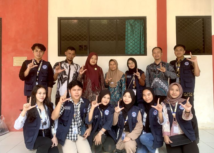 Anggota Kuliah Kerja Mahasiswa (KKM) Literasi kelompok 21 Untirta menggelar serangkaian kegiatan literasi di SDN Pagerbatu 4, Desa Pagerbatu, Kecamatan Majasari, Kabupaten Pandeglang, Jumat (25/07/2025).