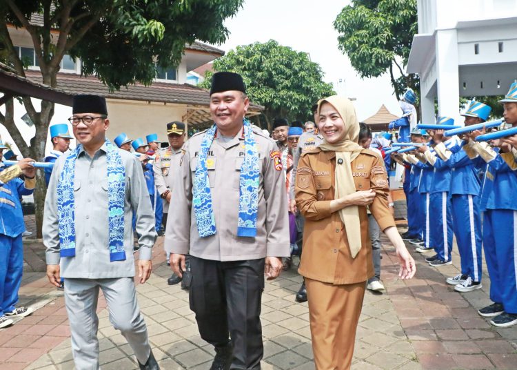 Kepala Badan Pemelihara Keamanan (Kabarhakam) Polri, Komisaris Jendral (Komjen) Polisi Muhammad Fadil Imran ditemani Menteri Desa dan Pembangunan Daerah Tertinggal (Mendes PDT), Yandri Susanto melakukan Kunjungan Kerja (Kunker) ke Pondok Pesantren (Ponpes) Bai Mahdi Soleh Ma’mun di Desa Sindangheula, Kecamatan Pabuaran pada Selasa, (5/8/2025) siang.