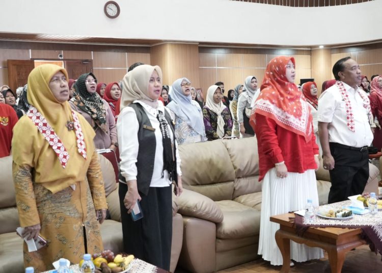 Sekda Kota Cilegon Maman Mauludin mengajak para pelaku Usaha Mikro Kecil dan Menengah (UMKM) untuk terus berinovasi dan memanfaatkan teknologi. Hal tersebut dikatakannya saat membuka acara Merdeka Kreasi UMKM 2025 dari Rumah Berdaya Cilegon (RBC) yang berlangsung di Aula DPRD Kota Cilegon, Rabu (06/08/2025).