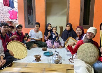 Mahasiswa KKM 61 Uniba Gagas Program Pembuatan Logo untuk UMKM Salompak Awi