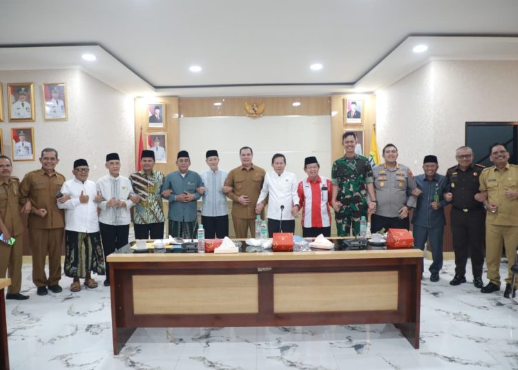 Walikota Serang Budi Rustandi bersama jajaran Forkopimda Kota Serang menggelar pertemuan bersama sejumlah tokoh masyarakat dan ulama, Selasa (2/9/2025).