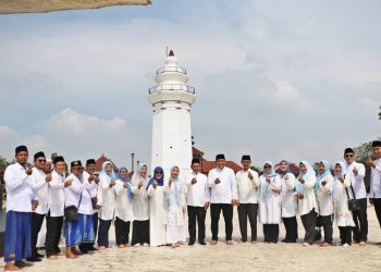 Bupati Serang Ratu Zakiyah Ziarah ke Makam Sultan Maulana Hasanudin dan Brigjen KH Syam’un