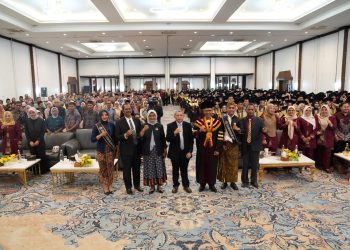 1.642 Mahasiswa Uniba Diwisuda, Rektor Beri Pesan Ini