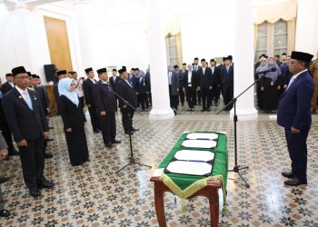 Gubernur Andra Soni Tekankan Responsivitas dan Integritas saat Lantik 23 Pejabat Pimpinan Tinggi Pratama