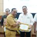 Konsisten Dukung Kendalikan Inflasi, Walikota Cilegon Robinsar Berikan Penghargaan Ke PT ABM