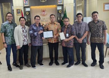 Bupati Serang beri Arahan DPUPR Serahkan Sertifikat GBH RS Adhyaksa ke Kejagung