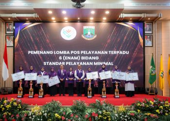 Penguatan Posyandu di Banten, Tinawati Andra Soni Buka Rakorda dan Serahkan Penghargaan