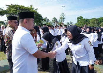 Walikota Robinsar Lantik 3.529 Pegawai Pemerintah dengan Perjanjian Kerja Tahun 2025