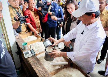 Tinjau Pasar Baros, Wagub Dimyati Pastikan Stok Bapok Aman, Harga Relatif Stabil