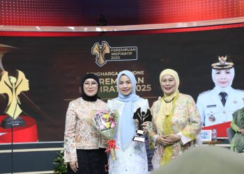 Bupati Serang Ratu Zakiyah Terima Penghargaan  Perempuan Inspiratif 2025 Bidang Inovasi Pendidikan Daerah