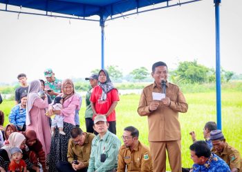 Tuntaskan Penantian 20 Tahun Warga, Gubernur Andra Soni Resmikan Jalan Poros Tiga Desa Lewat Program “Bang Andra”